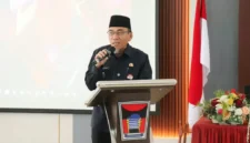 Wakil Wali Kota Padang Maigus Nasir membuka Pelatihan Peningkatan Mutu Guru TQA/MDTW se-Kota Padang di Aula Kantor Dinkes Padang (7/10/2026). (Foto: Pemko Padang)