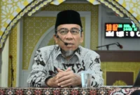 Wakil Wali Kota Padang Maigus saat menjadi narasumber dalam Bimbingan Manasik Haji Kota Padang 1448 H/2027 M di Masjid Agung Nurul Iman, Minggu (11/10/2026). (Foto: Pemko Padang)