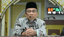Wakil Wali Kota Padang Maigus saat menjadi narasumber dalam Bimbingan Manasik Haji Kota Padang 1448 H/2027 M di Masjid Agung Nurul Iman, Minggu (11/10/2026). (Foto: Pemko Padang)