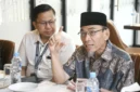 Wakil Wali Kota Padang, Maigus Nasir bersama Professor Management & Entrepreneurship Section UniKL, Prof. Ilham Sentosa, PhD di Rumah Makan Takana Nasi Padang, Senin (19/10/2026). (Foto: Pemko Padang)