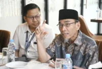 Wakil Wali Kota Padang, Maigus Nasir bersama Professor Management & Entrepreneurship Section UniKL, Prof. Ilham Sentosa, PhD di Rumah Makan Takana Nasi Padang, Senin (19/10/2026). (Foto: Pemko Padang)