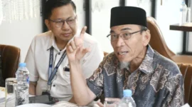 Wakil Wali Kota Padang, Maigus Nasir bersama Professor Management & Entrepreneurship Section UniKL, Prof. Ilham Sentosa, PhD di Rumah Makan Takana Nasi Padang, Senin (19/10/2026). (Foto: Pemko Padang)