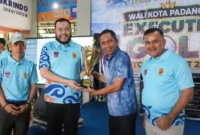 Wali Kota Padang Fadly Amran menutup Wali Kota Padang Cup Executive Golf Tournament 2026 di Lapangan Wirabraja Golf Club, Ulu Gadut, Minggu (18/10/2026). (Foto: Pemko Padang)