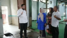 Wali Kota Padang Fadly Amran saat meninjau langsung kondisi sarana dan prasarana RPH Ruminansia Aie Pacah, Senin (12/10/2026). (Foto: Pemko Padang)