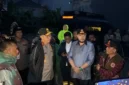 Wali Kota Padang Fadly Amran bersama Kapolda Sumbar Irjen Pol Jawari meninjau kondisi wilayah di Kota Padang setelah diguyur hujan deras, Sabtu (10/10/2026). (Foto: Pemko Padang)