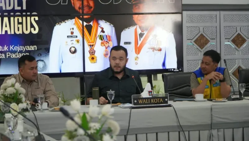 Wali Kota Padang Fadly Amran menerima kunjungan Plt Kepala BWS Sumatera V Padang, Reski Wahyudi di Gedung Putih Rumah Dinas Wali Kota, Minggu (11/10/2026). (Foto: Pemko Padang)