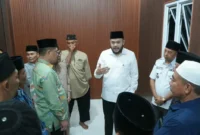 Wali Kota Padang Fadly Amran meninjau pemanfaatan Ruang Pembelajaran Digital di Masjid Nur Hikmah, Kampung Melayu, Kelurahan Kampung Olo, Kecamatan Nanggalo, Kamis (1/10/2026). (Foto: Pemko Padang)