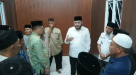 Wali Kota Padang Fadly Amran meninjau pemanfaatan Ruang Pembelajaran Digital di Masjid Nur Hikmah, Kampung Melayu, Kelurahan Kampung Olo, Kecamatan Nanggalo, Kamis (1/10/2026). (Foto: Pemko Padang)