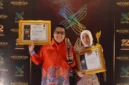 Wali Kota Padang Panjang Hendri Arnis dan Ketua TP-PKK Maria Feronika Hendri meraih penghargaan ILMA 2026 di Bali. (Diskominfo Padang Panjang)
