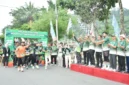 Wakil Wali Kota Padang Maigus Nasir melepas peserta Fun Run APTFI 2026 di bawah Jembatan Siti Nurbaya (10/10/2026). (Foto: Pemko Padang)