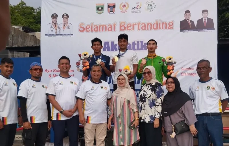 Zikri Akhman meraih emas pertama renang Kota Padang di Porprov Sumbar 2026. (Foto: Pemko Padang)