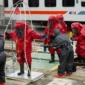 PT KAI Divre II Sumbar bersama Polda Sumbar menggelar simulasi latihan gabungan penanganan aksi teror pada moda transportasi kereta api di Stasiun Padang, Kamis (1/10/2026). (Foto: KAI Divre II Sumbar)